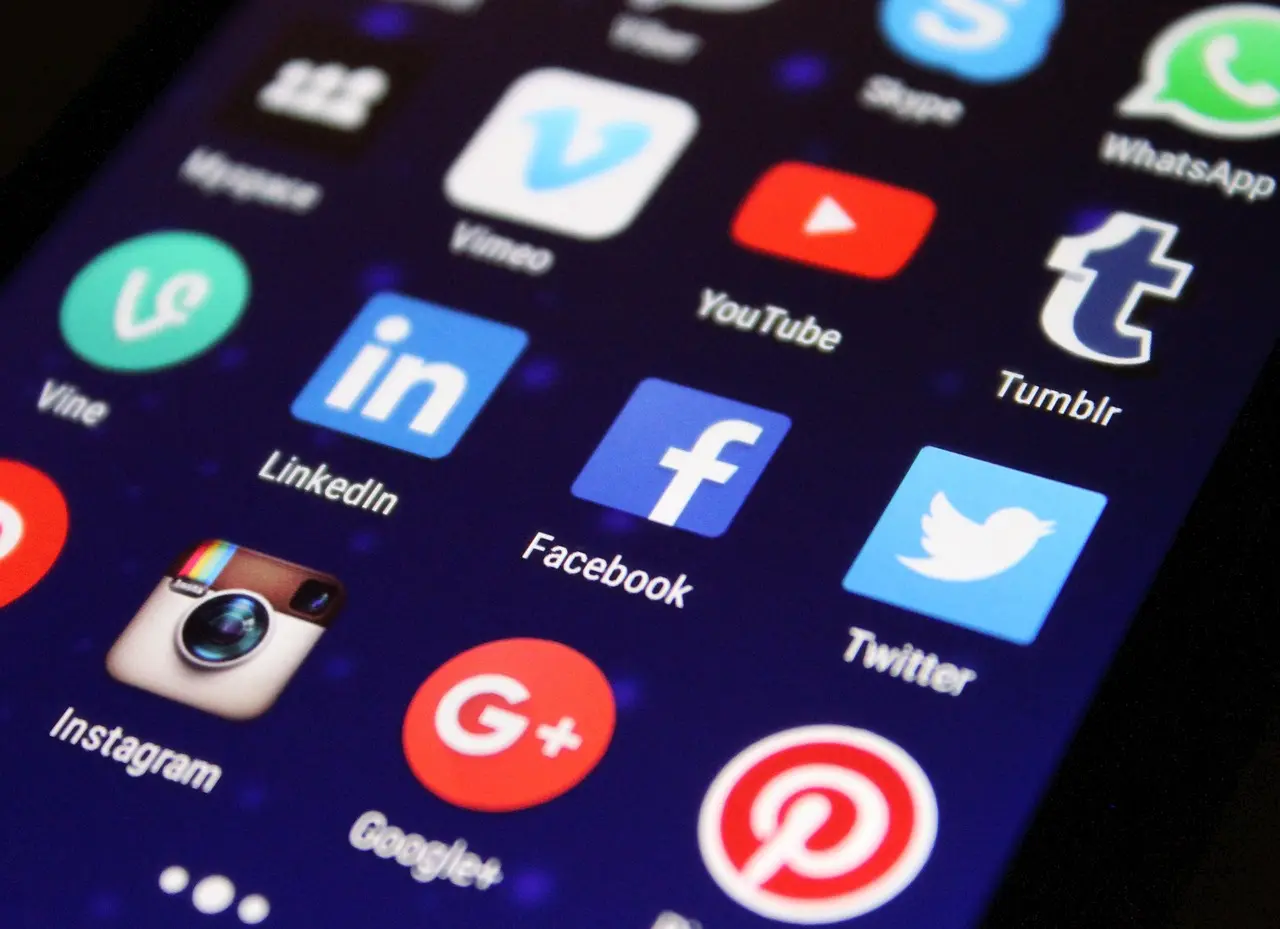 Zero tempo per i social? Ecco il metodo “1 ora a settimana” per organizzare i tuoi contenuti (senza impazzire)
